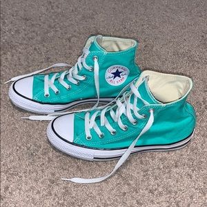Converse Women’s Size 7 Men’s size 5